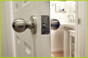 Expert Locksmith Services Jensen Beach, FL 772-228-1029 - 14-unlock-door